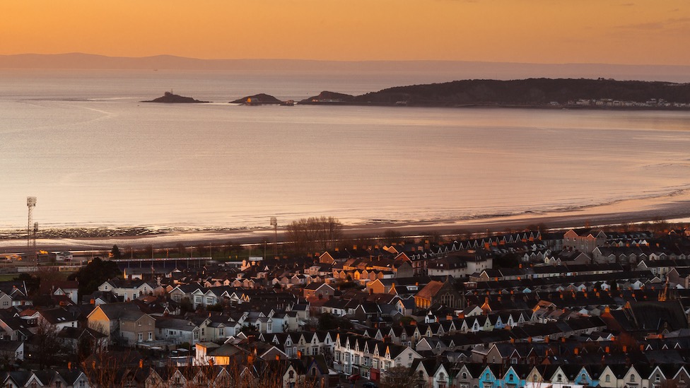 Nursing in Swansea: studying, working, and living guide Swansea (Abertawe)